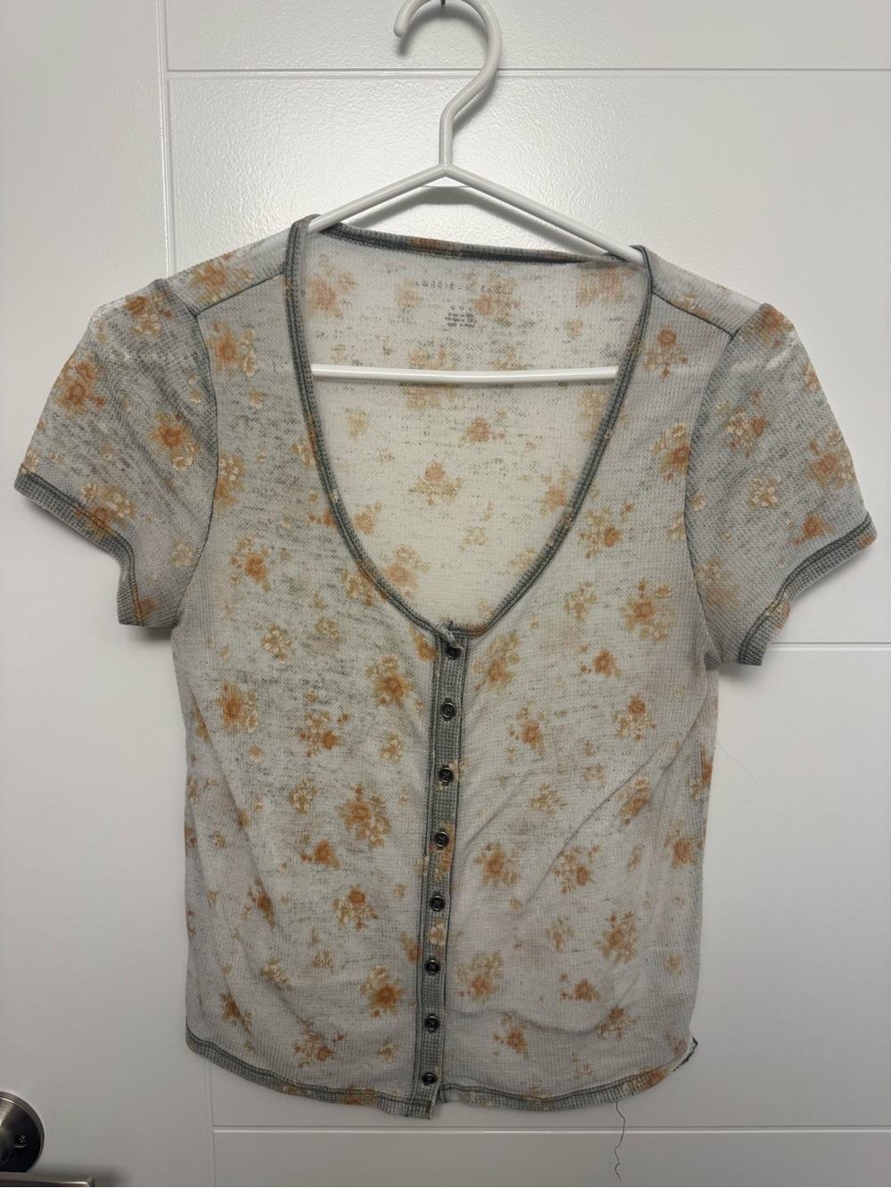 🌟MIX&MATCH: 4 for $25🌟 American Eagle Floral Waffle Knit Button Tee Size M - Picture 9 of 9